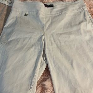 Women’s plain white Bermuda shorts